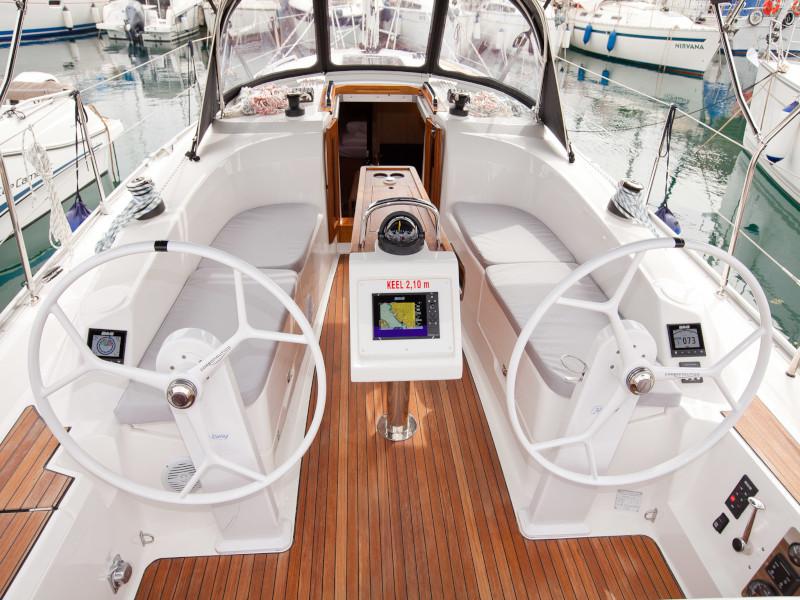 Book yachts online - sailboat - Bavaria Cruiser 34  Style - Aston - rent