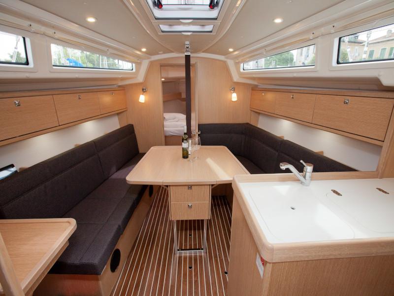 Book yachts online - sailboat - Bavaria Cruiser 34  Style - Aston - rent