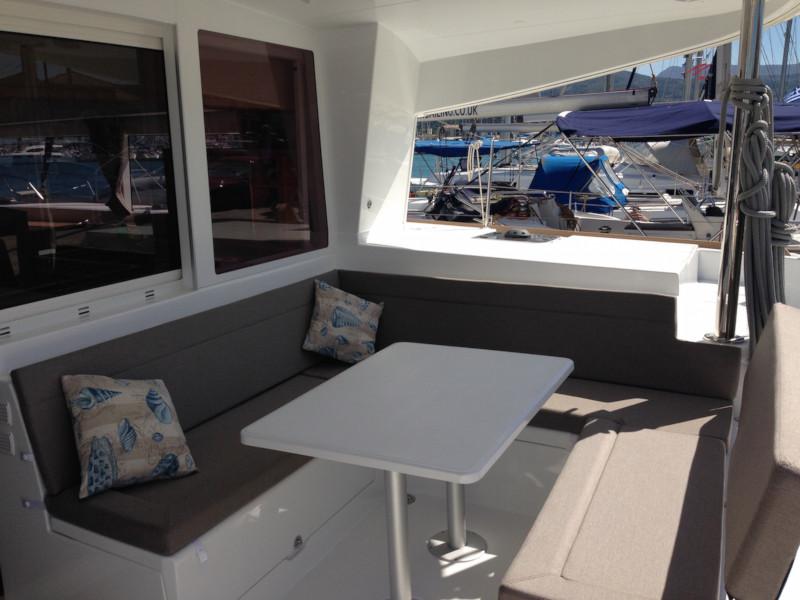 Book yachts online - catamaran - Lagoon 400 S2 - Why not 11 - rent