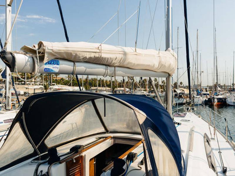 Book yachts online - sailboat - Beneteau Oceanis 43 - Blauw - rent