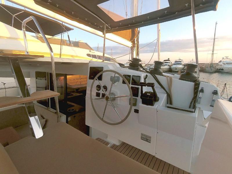 Book yachts online - catamaran - Lucia 40 - Summer Sun - rent