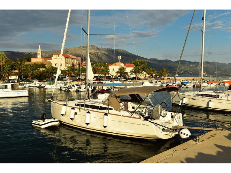 Book yachts online - sailboat - Sun Odyssey 349 - Višnjica - rent