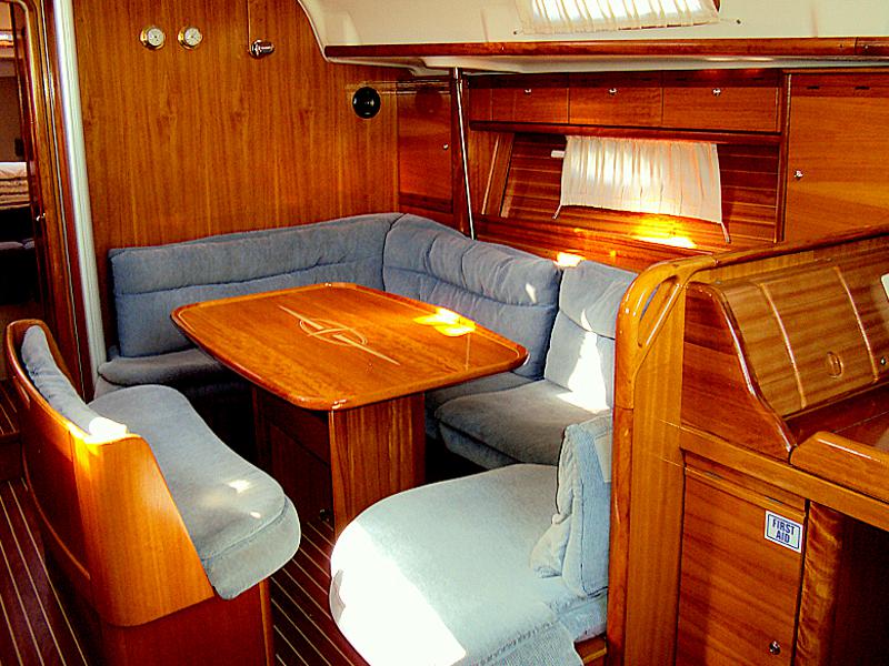 Book yachts online - sailboat - Bavaria 39 Cruiser - RO-LU - rent