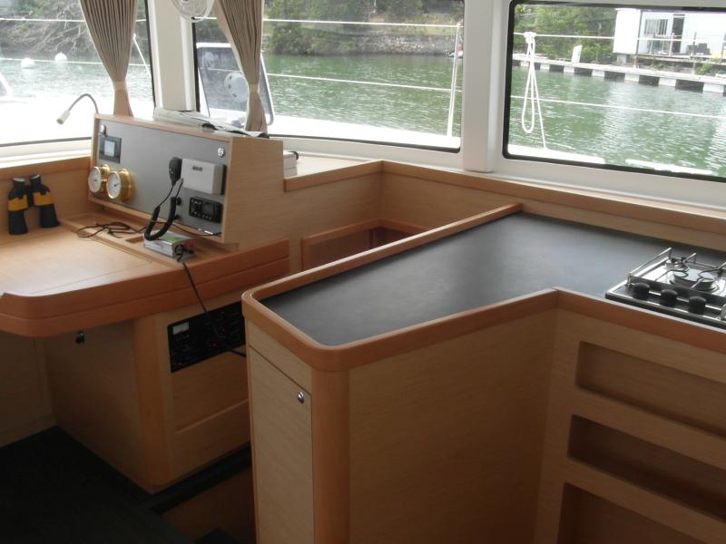 Book yachts online - catamaran - Lagoon 42 - Tigra - rent