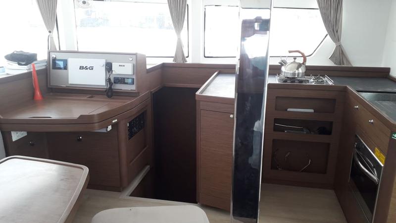 Book yachts online - catamaran - Lagoon 42 - Uiara - rent