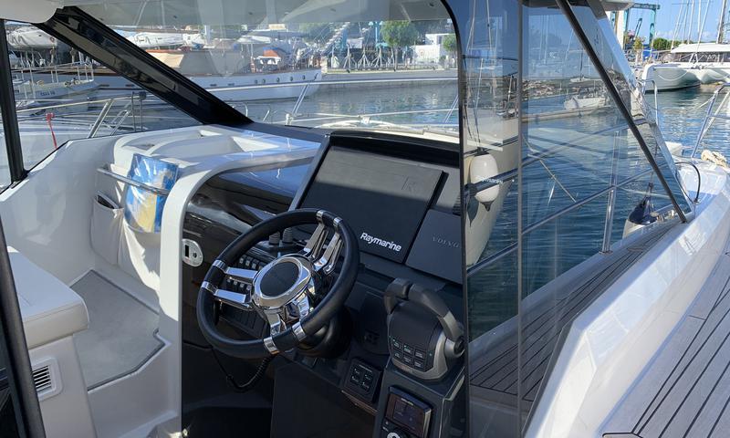 Book yachts online - motorboat - Grandezza 37 CA - KRISTINA - rent