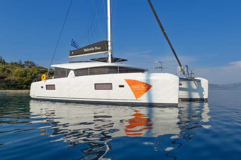 Book yachts online - catamaran - Lagoon 42 - Majorelle Blue | A/C generator watermaker - rent