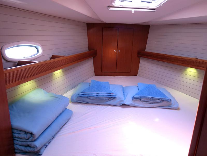 Book yachts online - sailboat - Bavaria 43 Cruiser - Yilki - rent