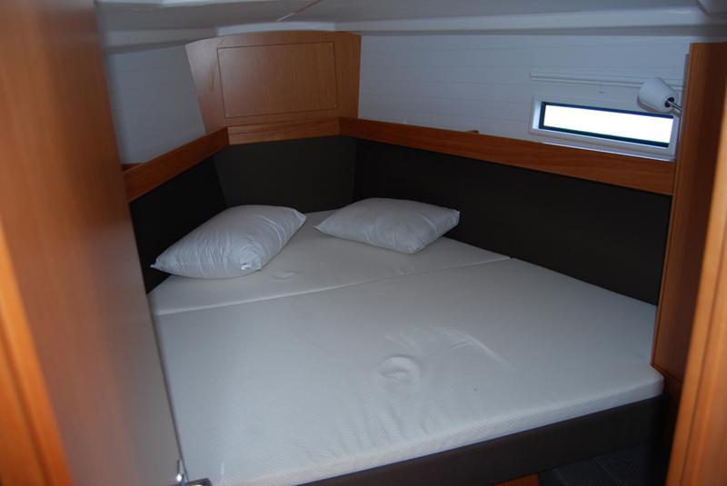 Book yachts online - sailboat - Bavaria Cruiser 37 - Anemos - rent