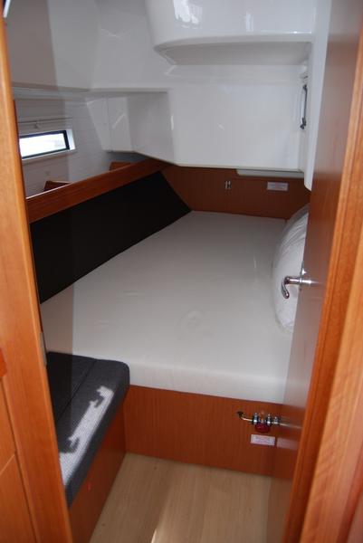 Book yachts online - sailboat - Bavaria Cruiser 37 - Anemos - rent