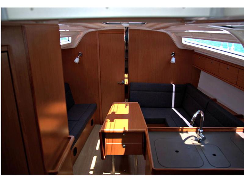 Book yachts online - sailboat - Bavaria 37 Cruiser_ANE - Bav37/2015 - rent