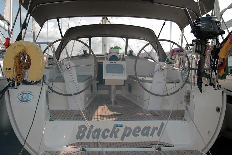 Book yachts online - sailboat - Bavaria Cruiser 37 - Black Pearl - rent