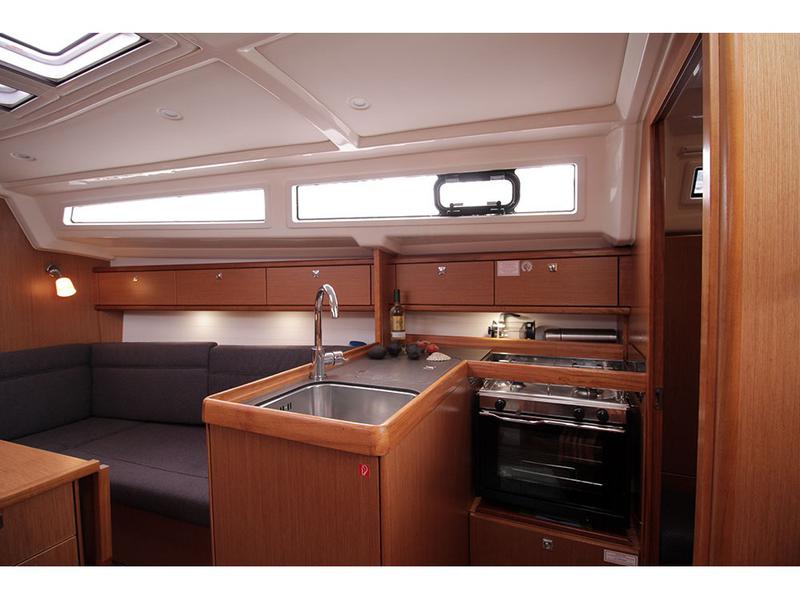 Book yachts online - sailboat - Bavaria Cruiser 33 - Callisto  - rent