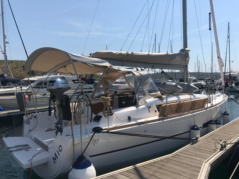 Book yachts online - sailboat - Dufour 310 Grand Large - MIO 2018 - rent