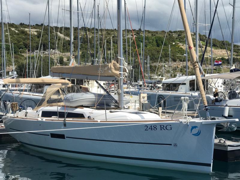Book yachts online - sailboat - Dufour 350 Grand Large - IDA 2017 - rent