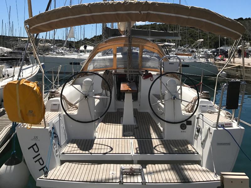 Book yachts online - sailboat - Dufour 335 Grand Large - PIPPI +new sails 2018 - rent