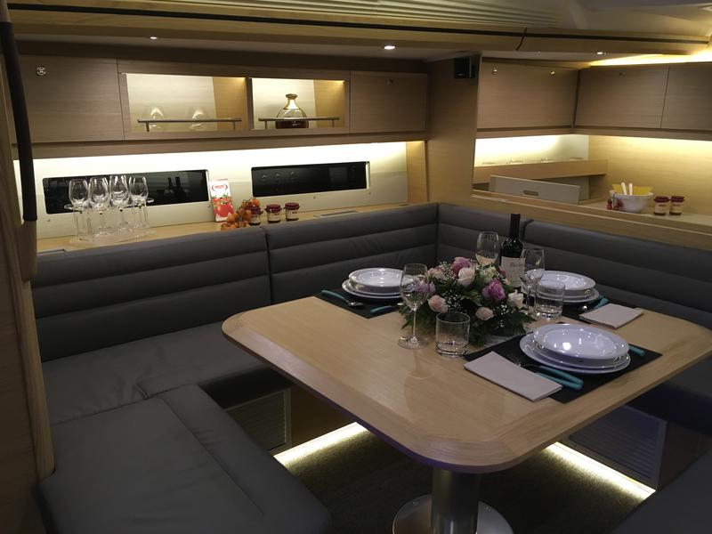 Book yachts online - sailboat - Dufour 56 Exclusive - INVICTUS - rent