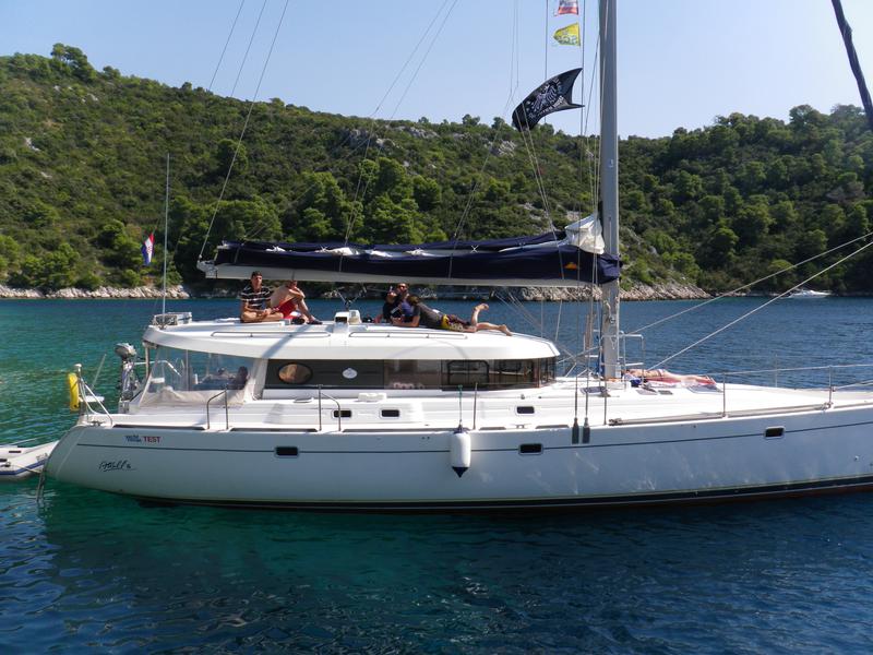 Book yachts online - sailboat - Dufour Atoll 6 - The Big One Two - rent