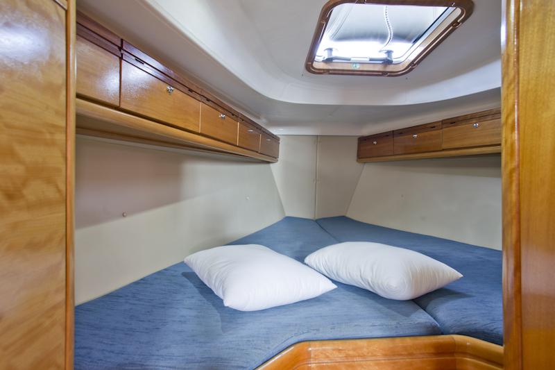 Book yachts online - sailboat - Bavaria 37 Cruiser - Ikona - rent