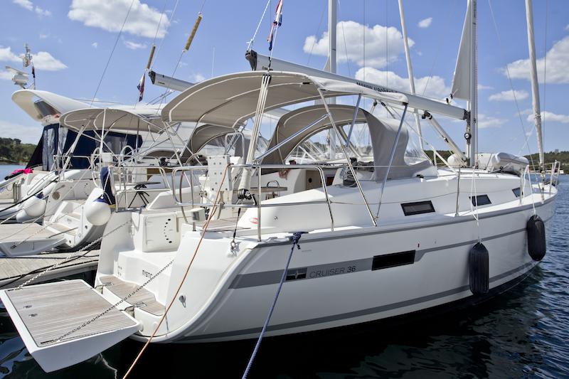Book yachts online - sailboat - Bavaria 36 Cruiser - Mystic - rent