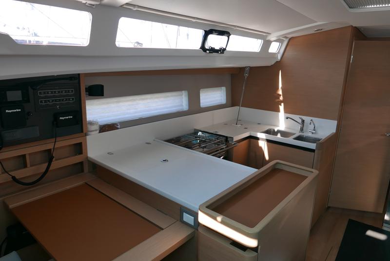 Book yachts online - sailboat - Sun Odyssey 440 - Frenetica - rent