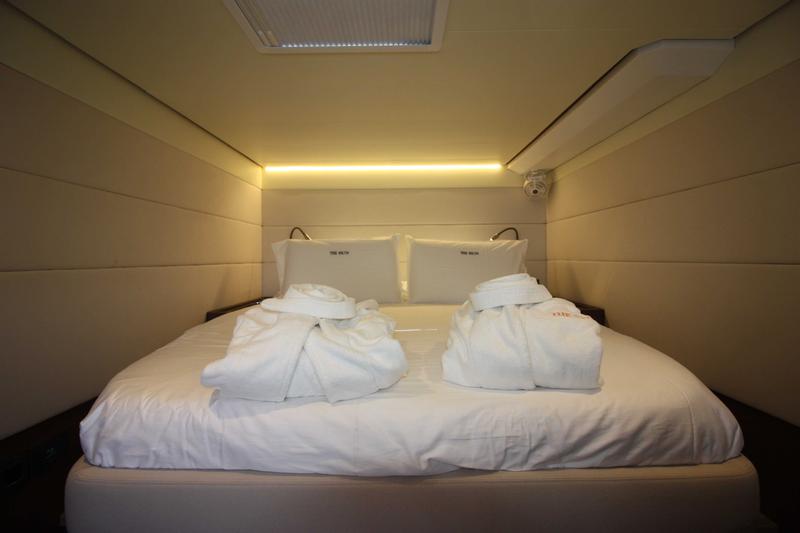 Book yachts online - catamaran - Lagoon 620 (10+3) - The Sun (AC, WM, Generator, Inverter, Tender Lift) - rent