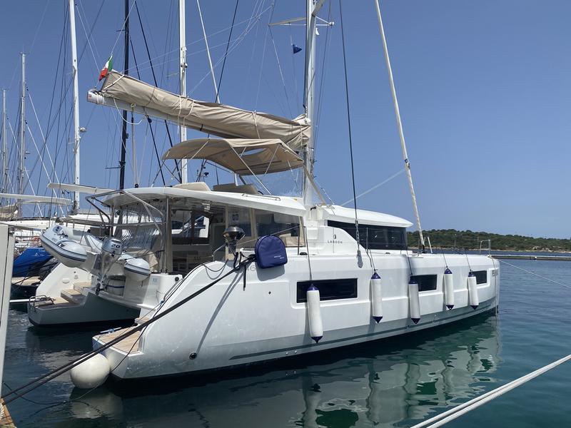 Book yachts online - catamaran - Lagoon 46 - Blue Alma (A/C, WM, Generator, Inverter 12/220V) - rent