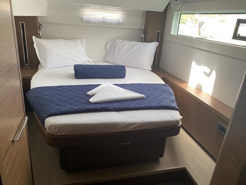 Book yachts online - catamaran - Lagoon 46 - Blue Alma (A/C, WM, Generator, Inverter 12/220V) - rent