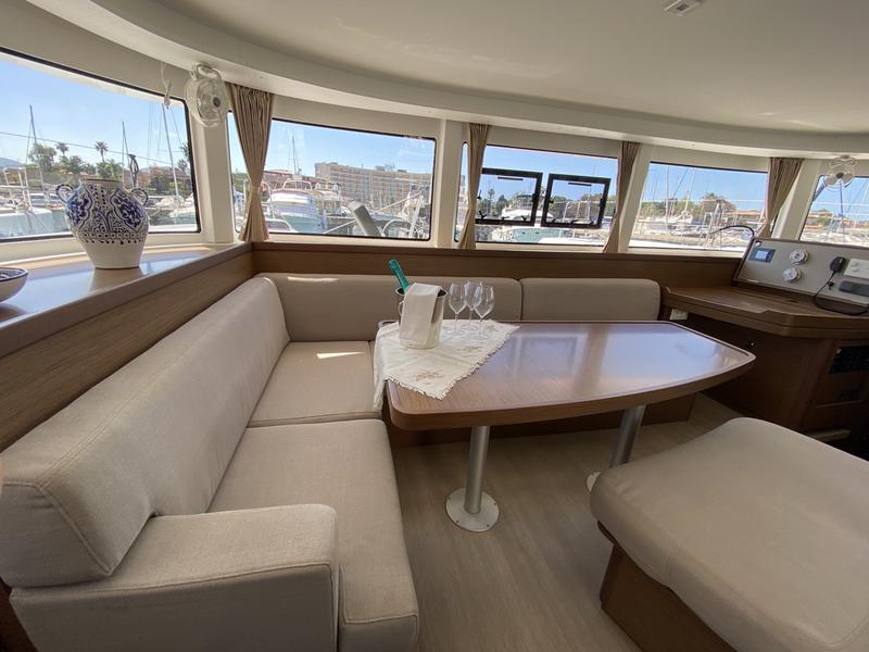 Book yachts online - catamaran - Lagoon 42 - Blue Eyes (WM, Inverter, Fans) - rent