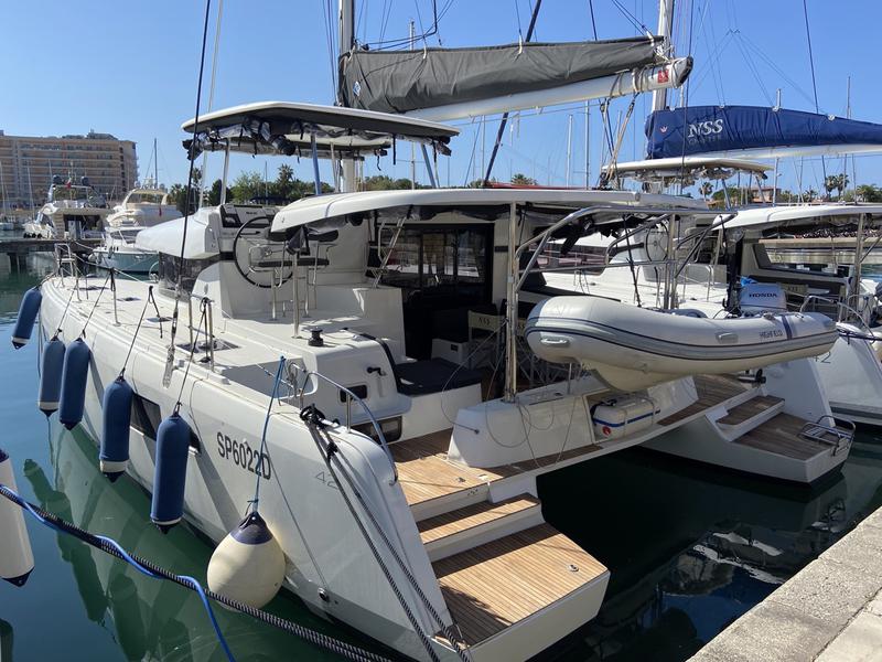 Book yachts online - catamaran - Lagoon 42 - Blue Eyes (WM, Inverter, Fans) - rent