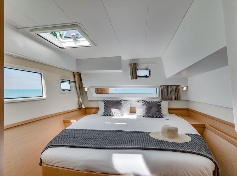 Book yachts online - catamaran - Lagoon 42 - Copernicus (A/C, WM, Generator, Inverter) - rent