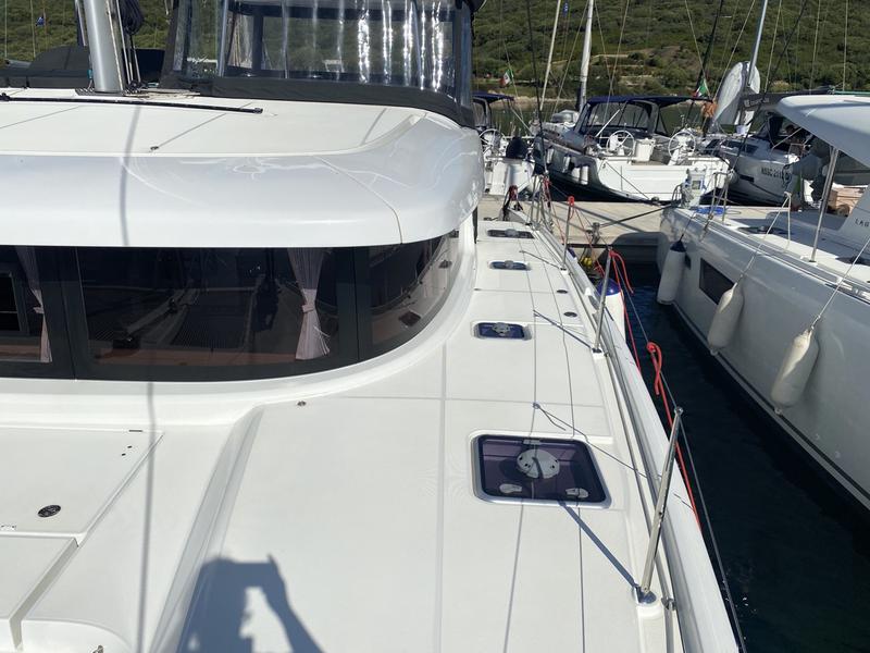 Book yachts online - catamaran - Lagoon 42 - Diadema (A/C, WM, Generator, Inverter) - rent