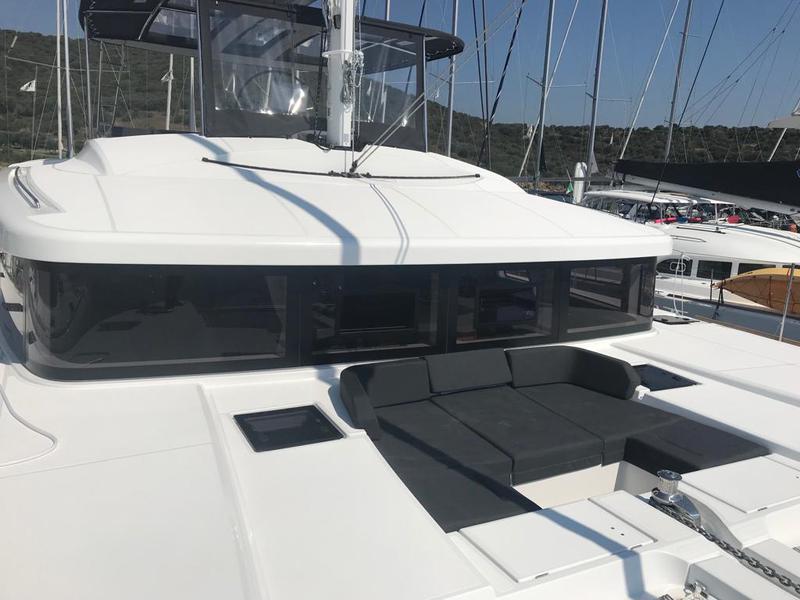 Book yachts online - catamaran - Lagoon 52F (5 cab) - Big Mama (AC, WM, Generator, Inverter, Tender Lift) - rent