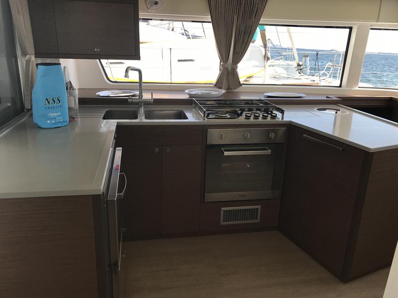 Book yachts online - catamaran - Lagoon 52F (5 cab) - Big Mama (AC, WM, Generator, Inverter, Tender Lift) - rent