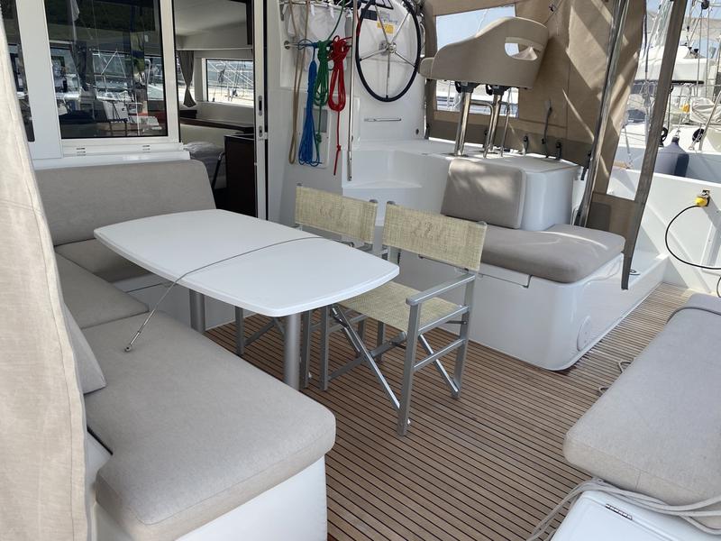 Book yachts online - catamaran - Lagoon 40 - Koralia - rent