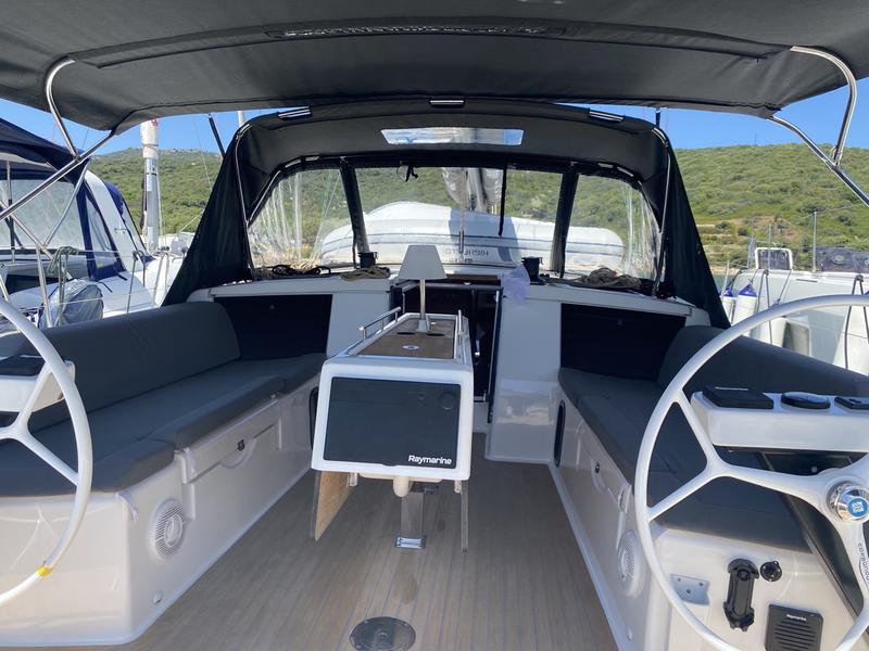 Book yachts online - sailboat - Dufour 430 Grand Large - Pavo - rent