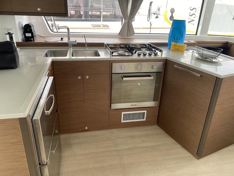 Book yachts online - catamaran - Lagoon 52F (5 cab) - Big Daddy - rent