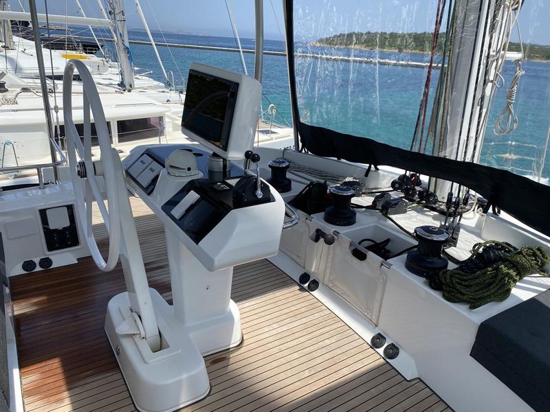 Book yachts online - catamaran - Lagoon 52F (5 cab) - Naka (A/C, WM, Generator, Inverter, Tender Lift) - rent