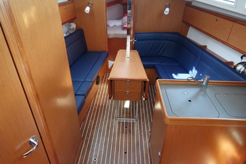 Book yachts online - sailboat - Bavaria Cruiser 34 - Nashira - rent