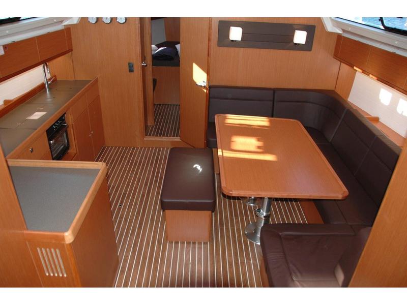 Book yachts online - sailboat - Bavaria Cruiser 46 - Fenice - rent