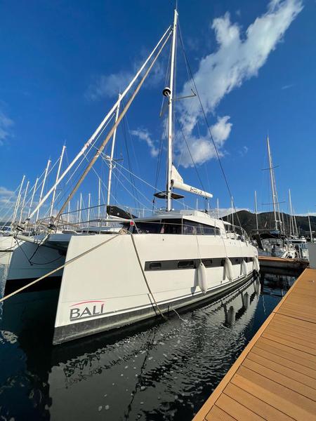 Book yachts online - catamaran - Bali 4.3  Shadow Line - Shadow Line - rent