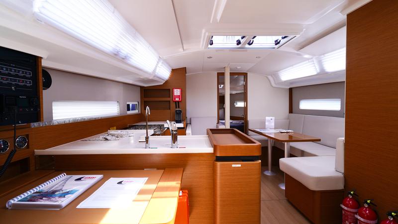 Book yachts online - sailboat - Sun Odyssey 410 - Sail Me - rent