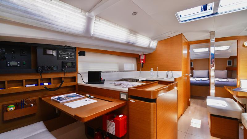 Book yachts online - sailboat - Sun Odyssey 440 - 4 Cabins - Happy Day - rent