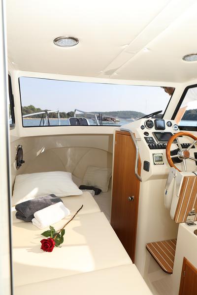 Book yachts online - motorboat - Leidi 660 - H4 - rent