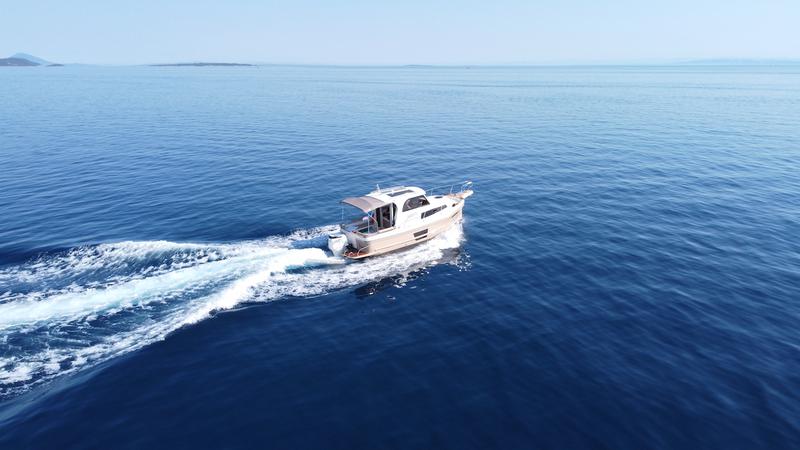 Book yachts online - motorboat - Leidi 800R - H8 - rent