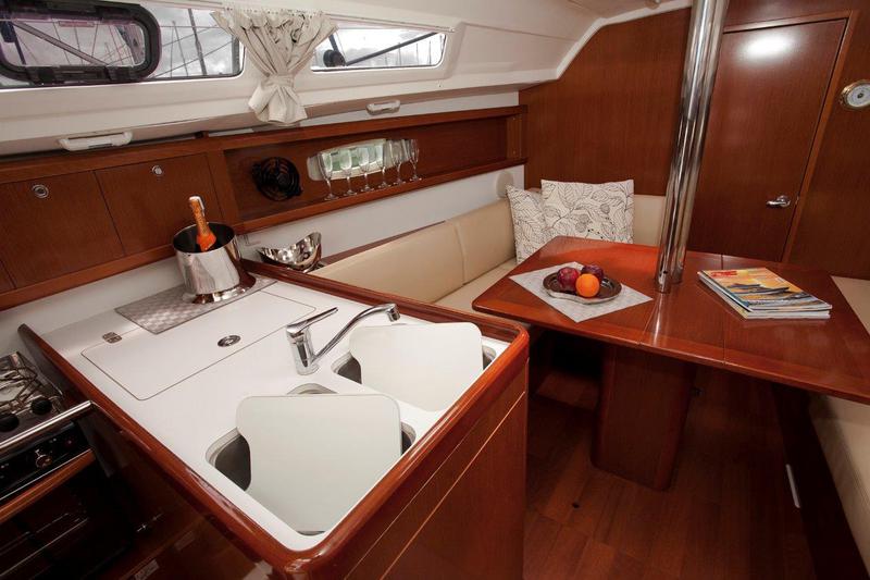Book yachts online - sailboat - Oceanis 31 - Moody Blues - rent