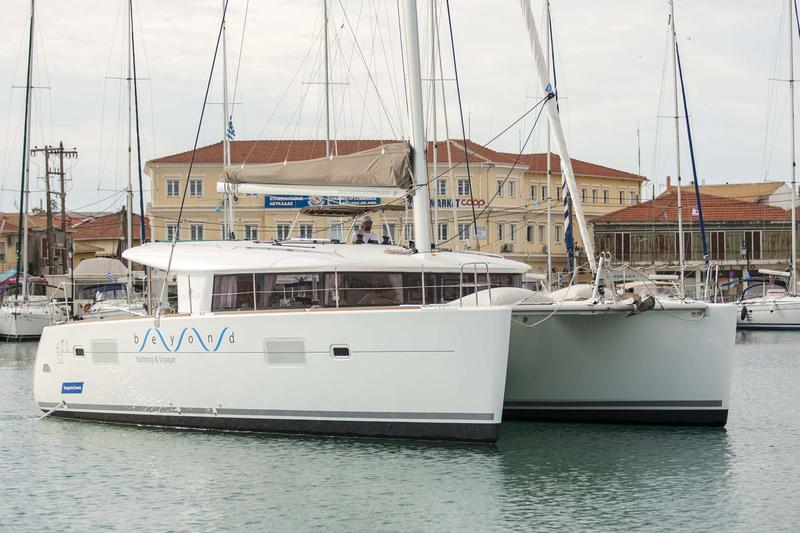 Book yachts online - catamaran - Lagoon 400 S2 - Tangerine Dream - rent