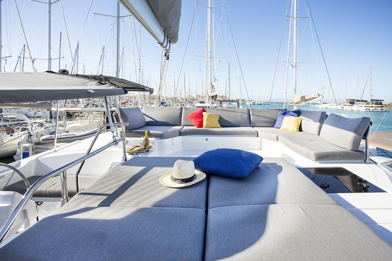 Book yachts online - catamaran - Elba 45 - Ambrosia - rent