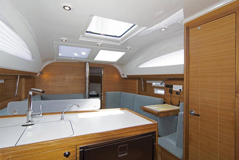 Book yachts online - sailboat - Elan 40.1 - TAMIKAYA - rent