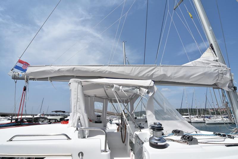 Book yachts online - catamaran - Lagoon 440 (4+2 cab) - OCEANUS - rent